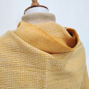 WIDE BASKET WEAVE PATTERN SHAWL NWOT